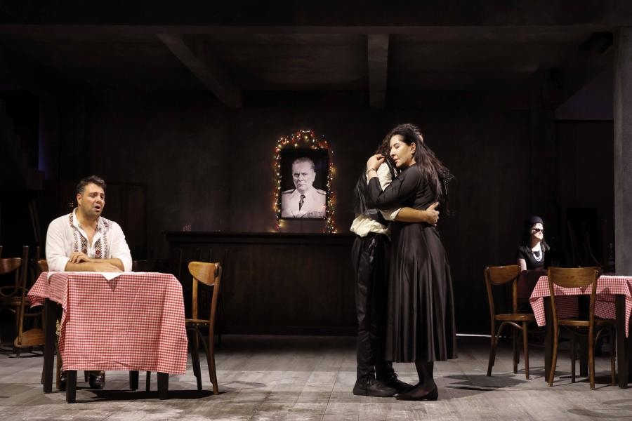 Marina Abramović Balkan Erotic Epic, cuerpos desnudos al son en el Liceo