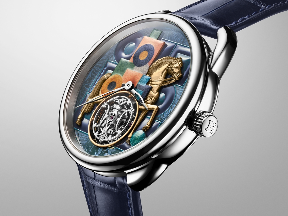 Hermès convierte el tiempo en una obra de arte con el nuevo Arceau Cavalier en Formes